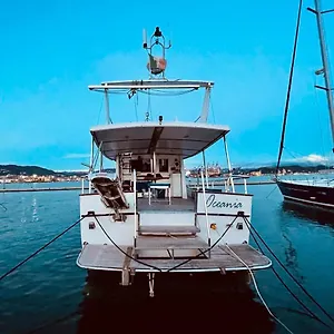 Botel Oceania Boat Tour
